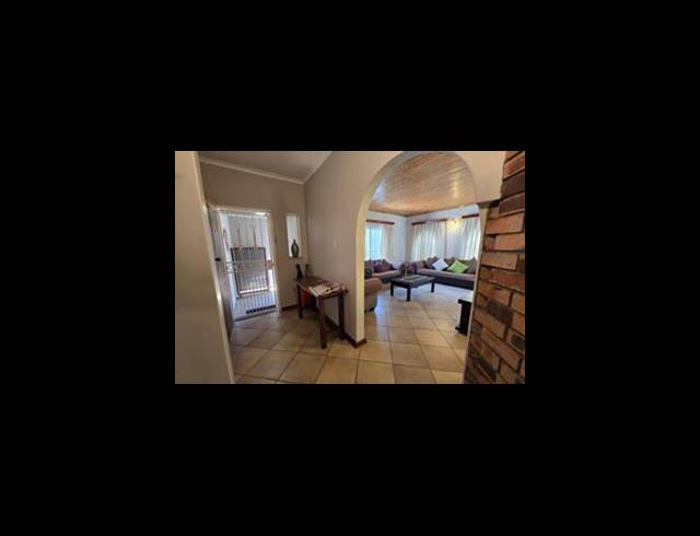 4 BEDROOM HOUSE SOLD IN MAGALIESKRUIN